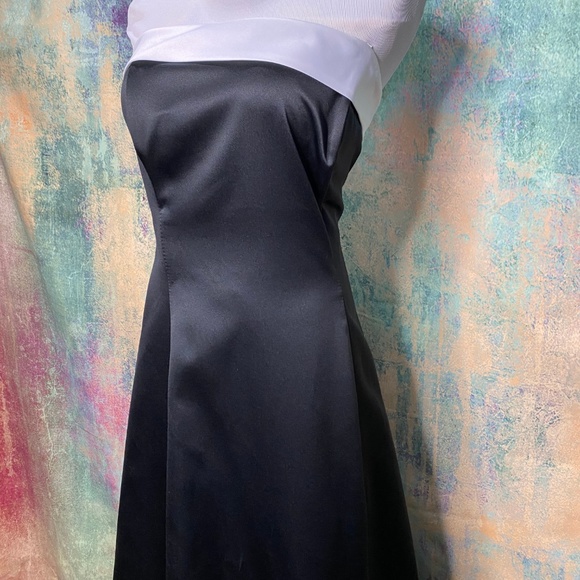 πTimeless & Elegant Black & White Gown - Prom - Formal - Wedding - Picture 5 of 14